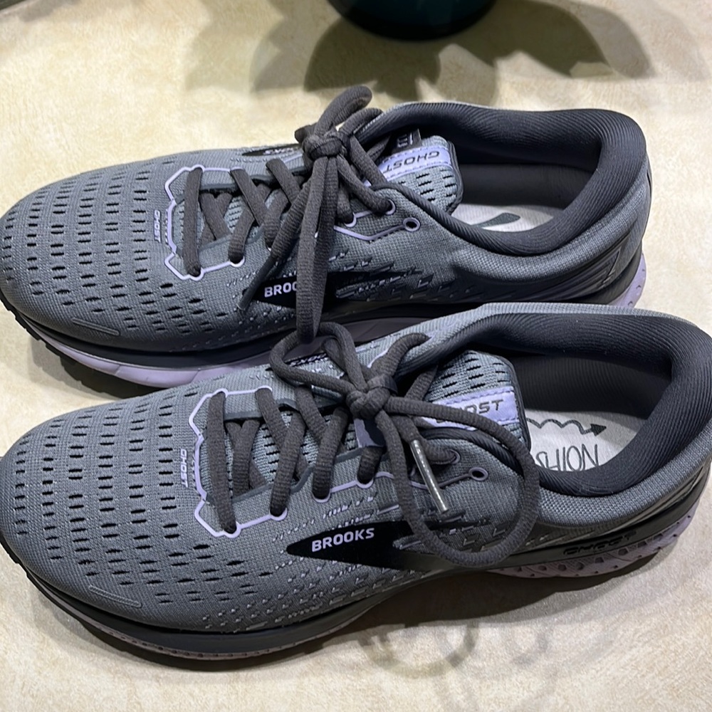 Brooks women’s Ghost running shoe. Size 8 excellent condition.  Worn once